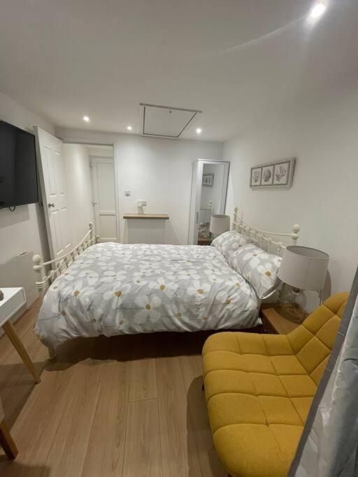 1 Bedroom Guest Suite Near City Centre. 글로스터 외부 사진