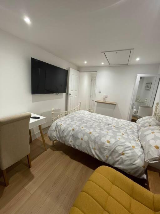 1 Bedroom Guest Suite Near City Centre. 글로스터 외부 사진