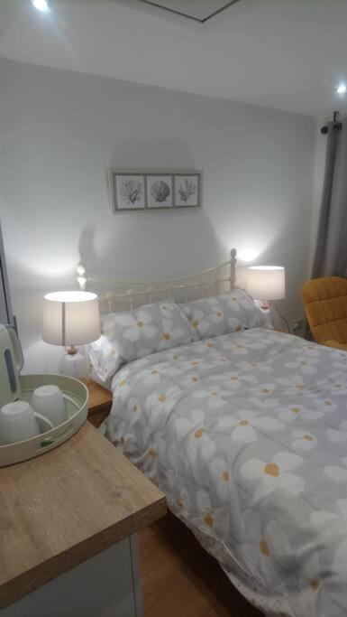 1 Bedroom Guest Suite Near City Centre. 글로스터 외부 사진